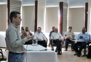 André Parreira dio una conferencia ante 30 obispos