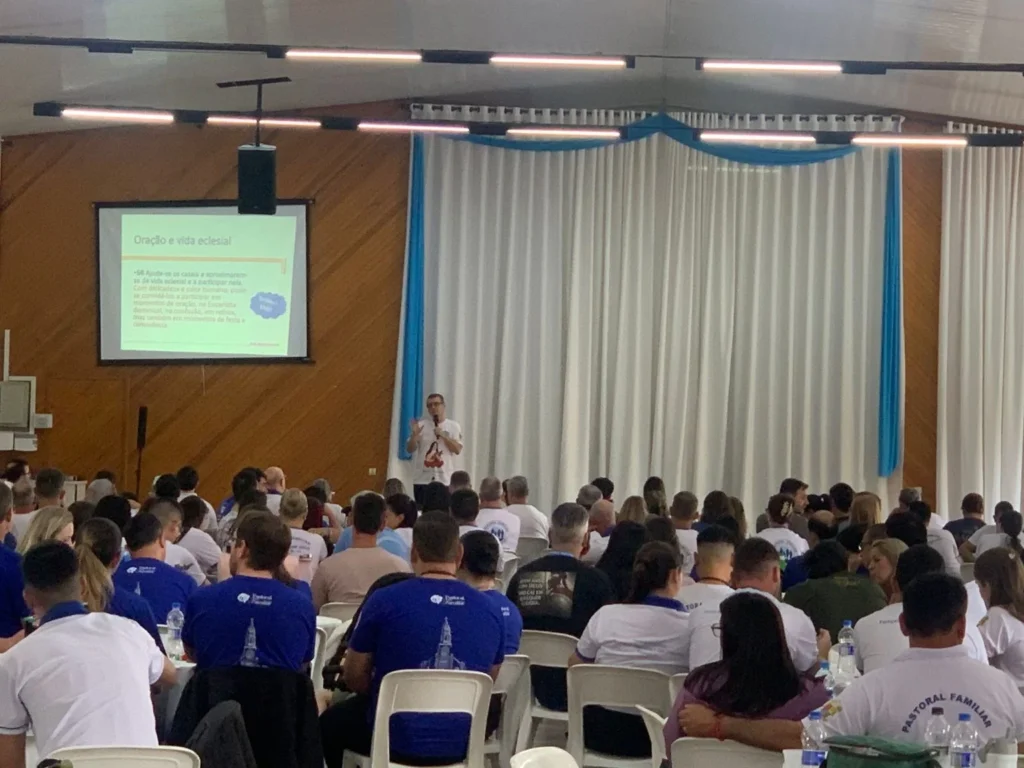 Formación con André Parreira reune más de 270 agentes pastorales en la Diócesis de Guarapuava para hablar de preparacion matrimonial